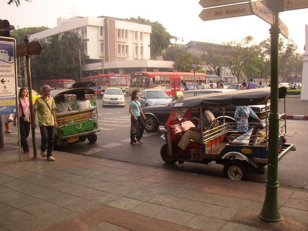 泰國街景,這就是嘟嘟車