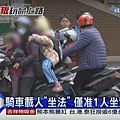 7歲童站機車踏板 撞車不治