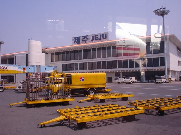 Jeju Airport - 擺渡車上