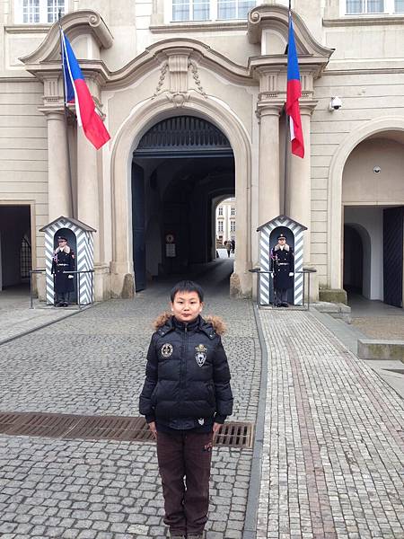 布拉格城堡大門的衛哨兵