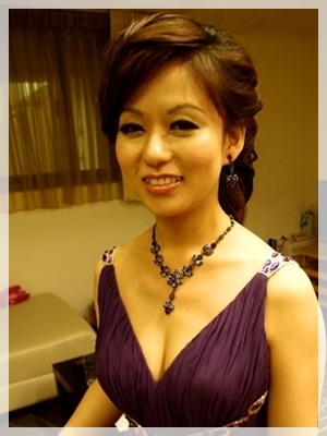 編髮,鮮花,V領,紫色禮服,台北新娘秘書,造型創作