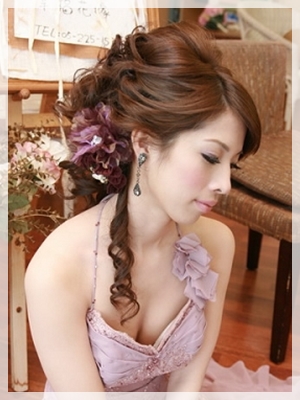 盤髮,仿真花,繞頸露背,紫色禮服,新竹新娘秘書,造型創作