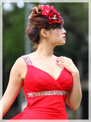 盤髮,仿真花,V領,紅色禮服,台北新娘秘書,造型創作