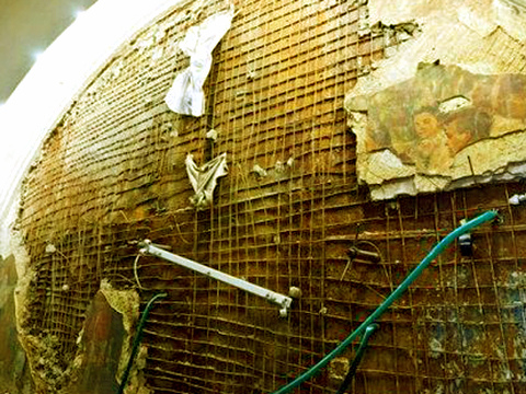 0964-基輔車站內-滲水崩潰的壁畫-基輔假日