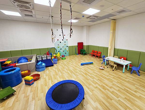 新竹 宸新復健科診所 開箱 骨科復健 兒童早療 徒手治療 運 新竹 宸新復健科診所 開箱 骨科復健 兒童早療 徒手治療 運