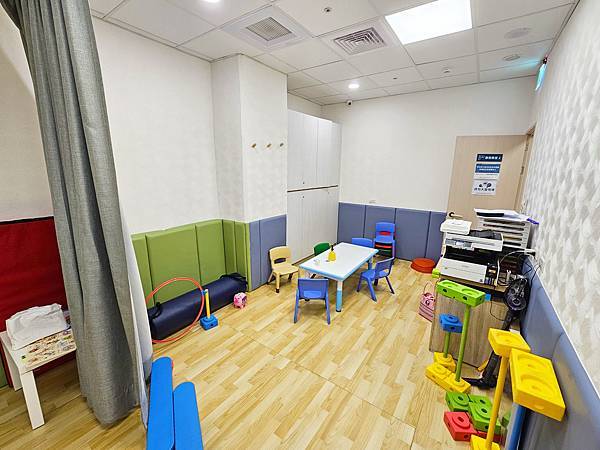 新竹 宸新復健科診所 開箱 骨科復健 兒童早療 徒手治療 運 新竹 宸新復健科診所 開箱 骨科復健 兒童早療 徒手治療 運