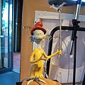 dr. seuss's cartoon sculpture