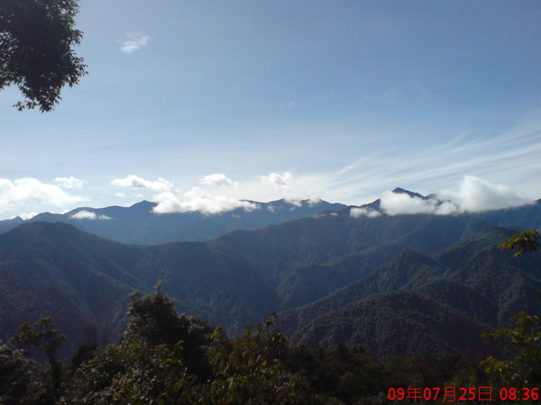 遠眺群山