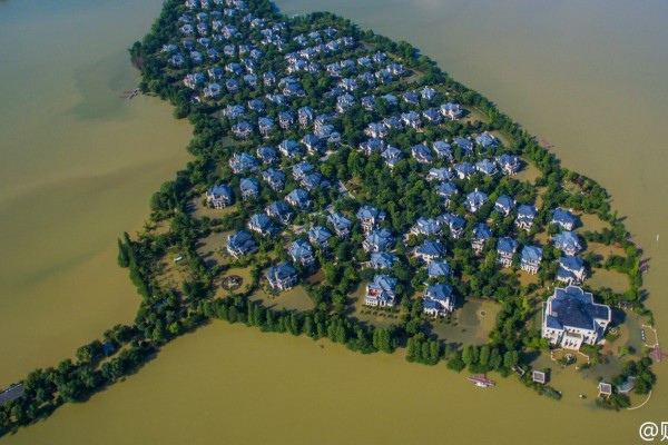 7月洪水,武漢別墅區成孤島