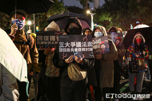 三大修正案,青鳥再度包圍立法院.jpg 三大修正案,青鳥再度包圍立法院.jpg