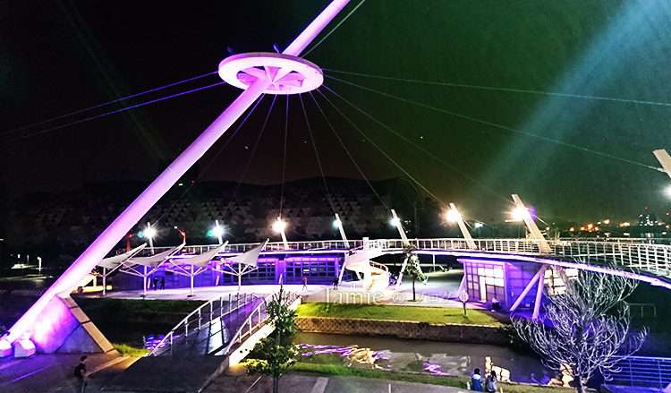 Kaohsiung-pier 高雄新光碼頭.jpg