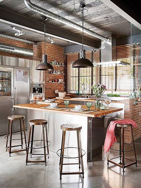 Exposed-brick-walls-in-the-industrial-kitchen-645x859.jpg Exposed-brick-walls-in-the-industrial-kitchen-645x859.jpg