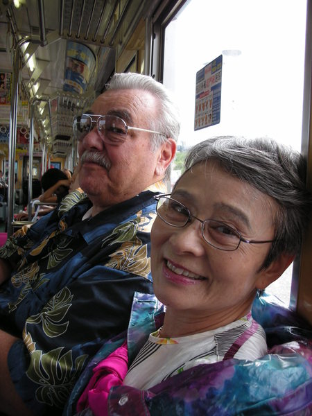 在電車上認識的安藤さん和她的丈夫。人很好，聊了很多。很特別的經驗