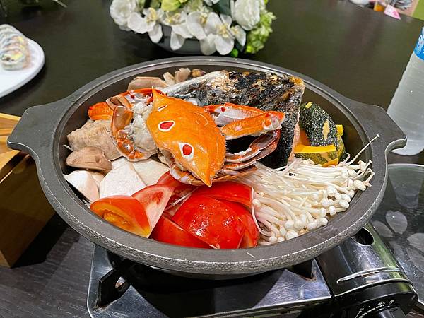 溪湖 魚魚餐廳_魚首三目蟹昆布鍋.jpg