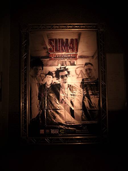 20120408 SUM41台北演唱會vs 剛買的GRD4代06