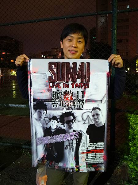 20120408 SUM41台北演唱會vs 剛買的GRD4代47