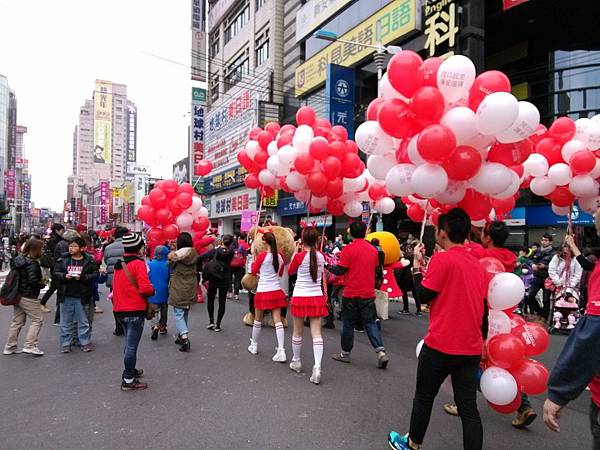 20141213板橋氣球踩街02.jpg
