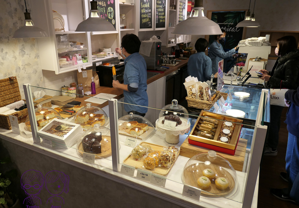 16 Miss V Bakery Cafe 甜點櫃.jpg