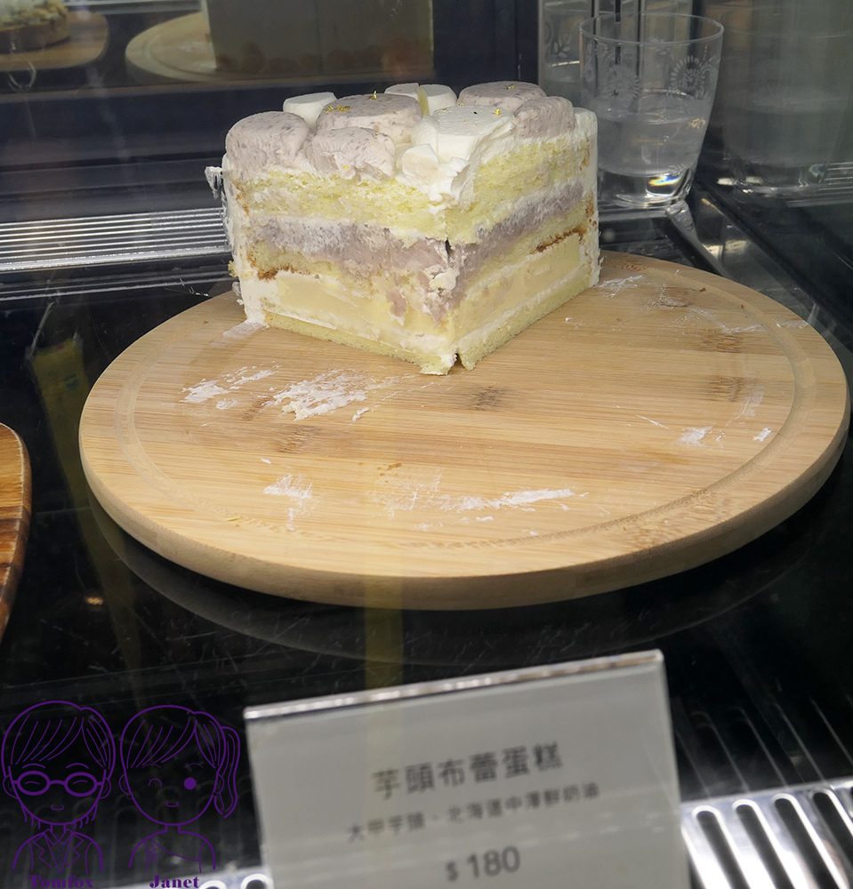 25 Miss V Bakery Cafe 甜點櫃 芋頭布蕾蛋糕.jpg