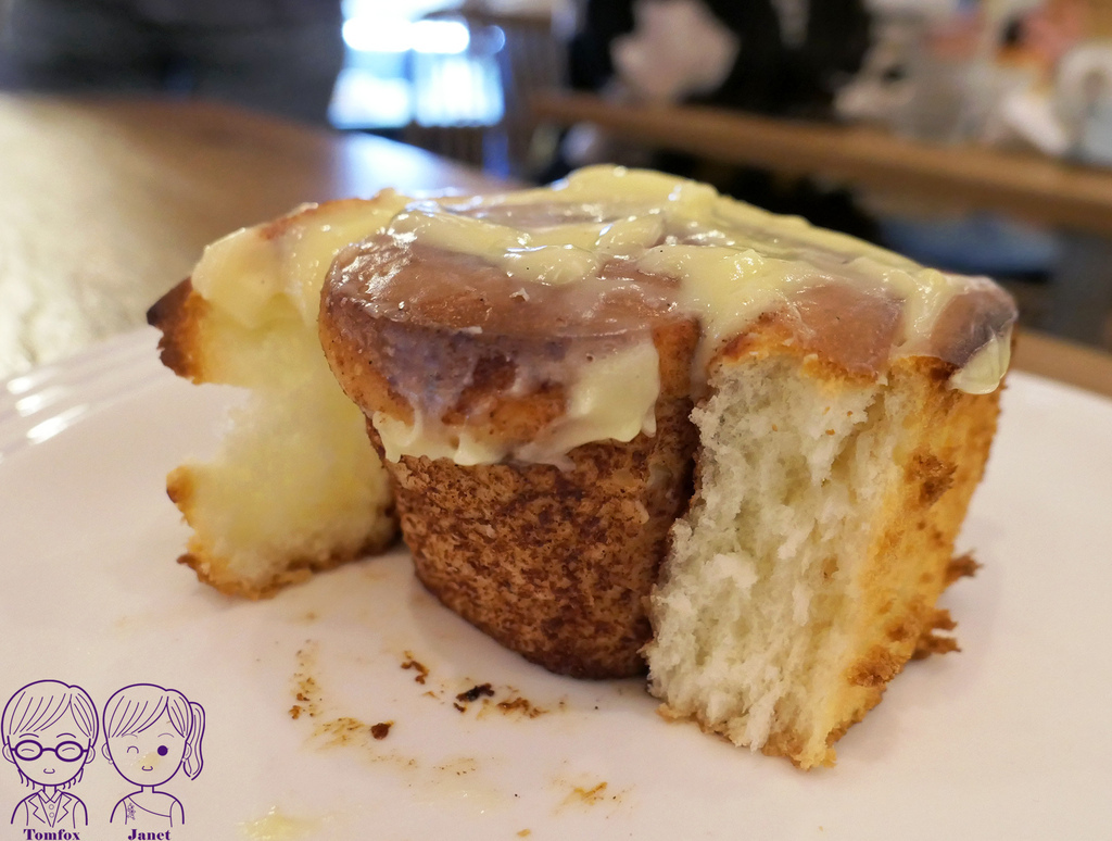 32 Miss V Bakery Cafe 奶油起司肉桂捲.jpg