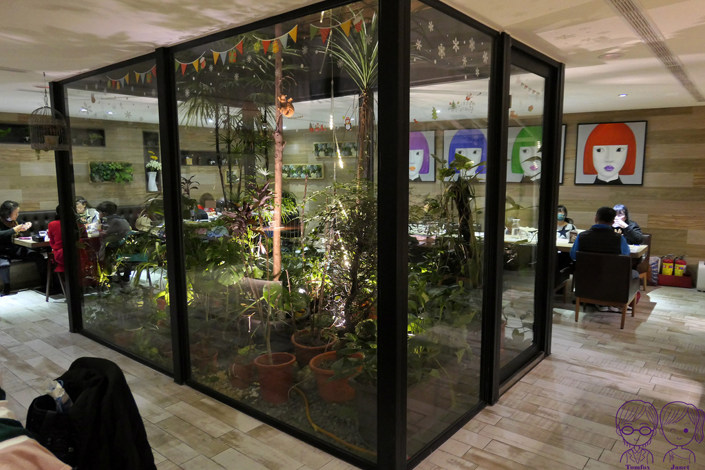 15 BUNA CAFE 用餐空間 室內玻璃溫室.jpg