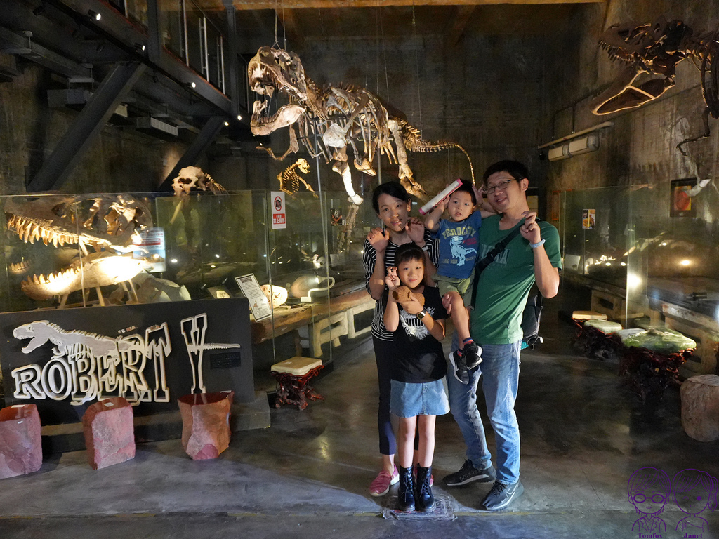20 Robert Y廢墟暴龍館 暴龍廳化石展.jpg 20 Robert Y廢墟暴龍館 暴龍廳化石展.jpg