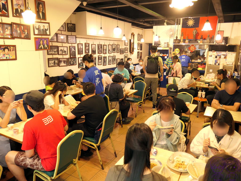 5 銀記手擀刀切牛肉麵 用餐空間.jpg