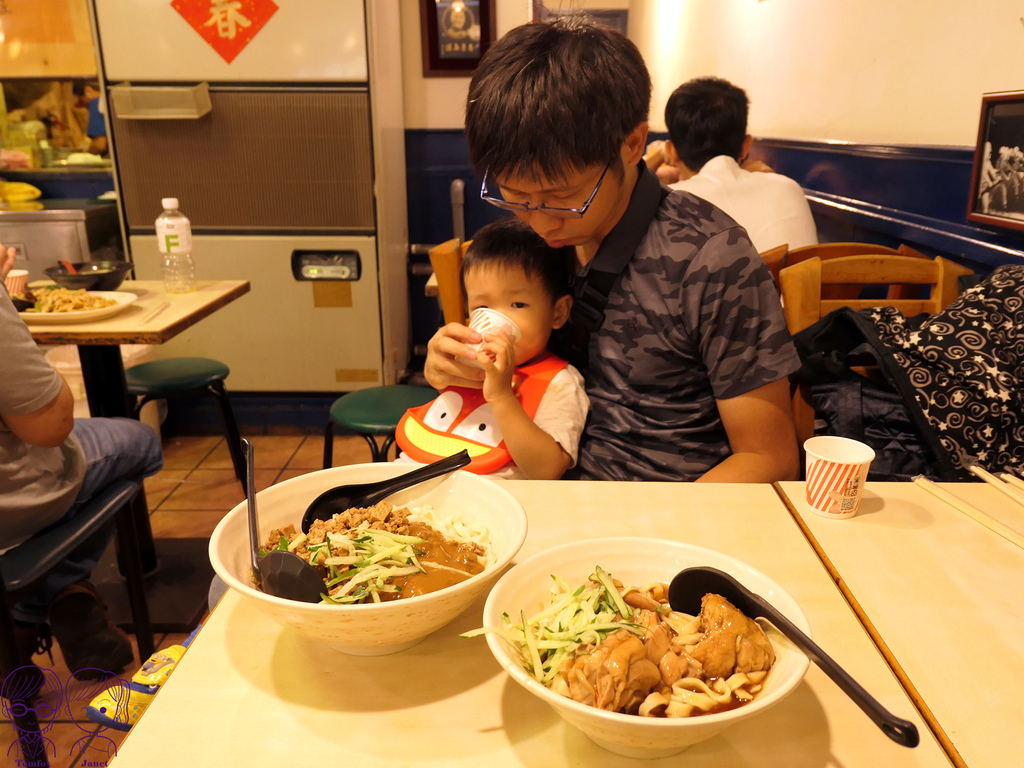 12 銀記手擀刀切牛肉麵.jpg