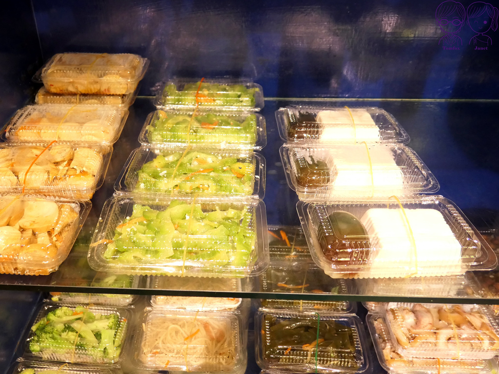 19 銀記手擀刀切牛肉麵 小菜.jpg