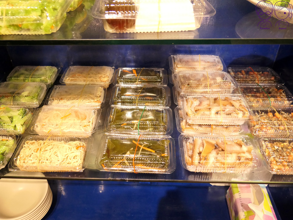 20 銀記手擀刀切牛肉麵 小菜 豬耳朵.jpg