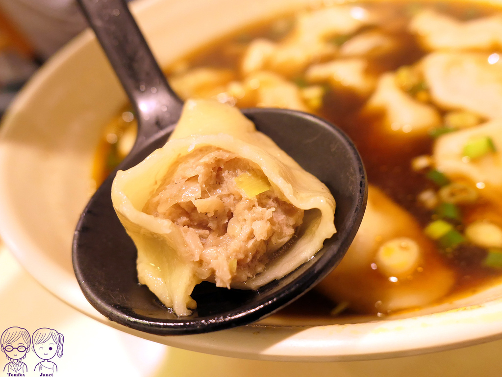 30 銀記 牛肉湯餃.jpg