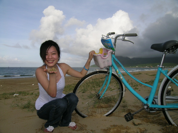 騎著單車下沙灘