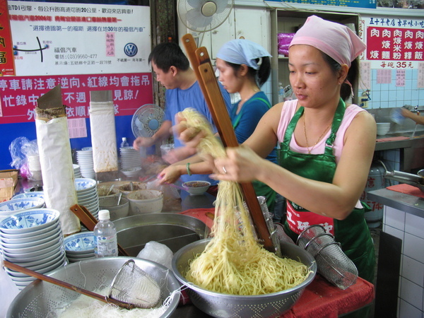 肉焿有多好吃~看店家忙不停就知道