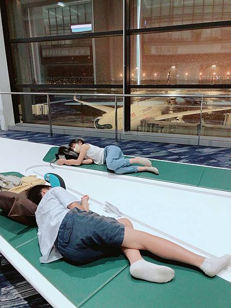 帶著久未出國和1打2的緊張飛向法蘭克福