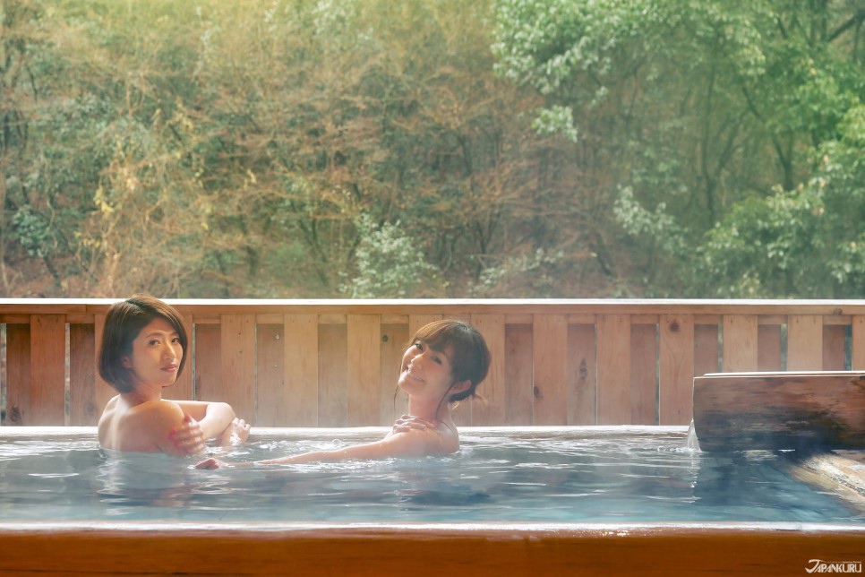 Nissan_CC10_OG.jpg Nissan_CC10_OG.jpg