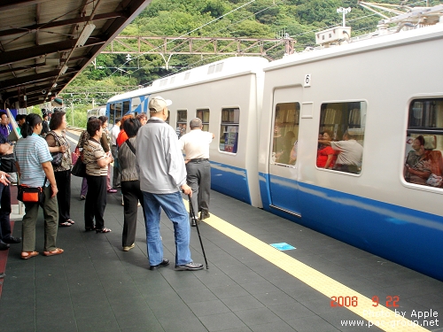 伊豆急賞海列車 (1).jpg