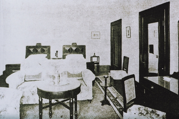 Guest Room 1930s.jpg