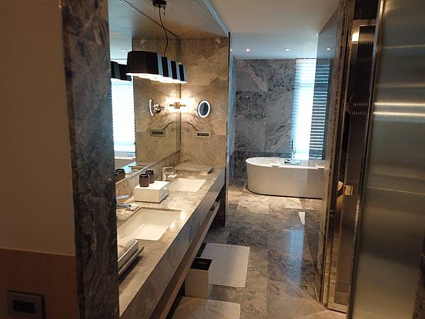 [高雄飯店] 親子不友善但極致奢華的藝術酒店『高雄晶英國際行