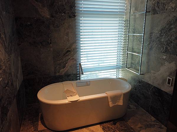 [高雄飯店] 親子不友善但極致奢華的藝術酒店『高雄晶英國際行