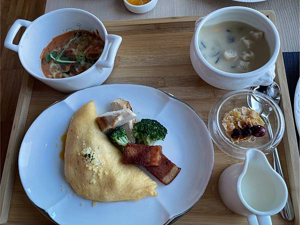 [高雄飯店] 親子不友善,但服務超級友善且極致奢華的藝術酒店