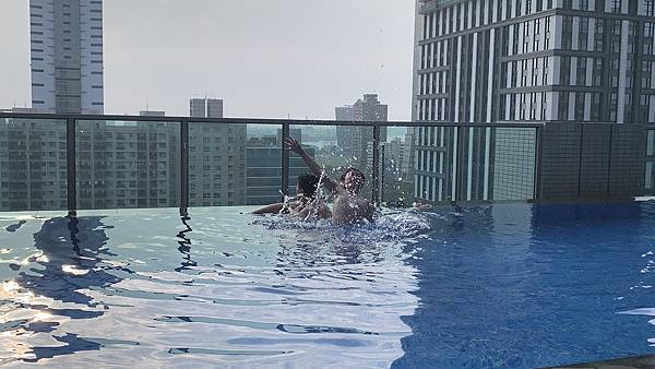 [高雄飯店] 親子不友善,但服務超級友善且極致奢華的藝術酒店