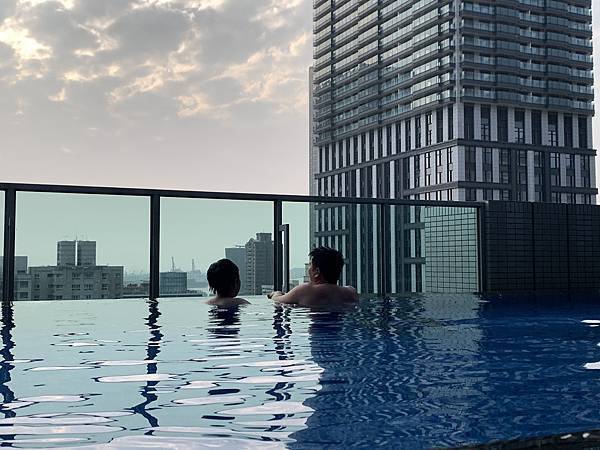 [高雄飯店] 親子不友善,但服務超級友善且極致奢華的藝術酒店