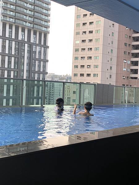 [高雄飯店] 親子不友善,但服務超級友善且極致奢華的藝術酒店