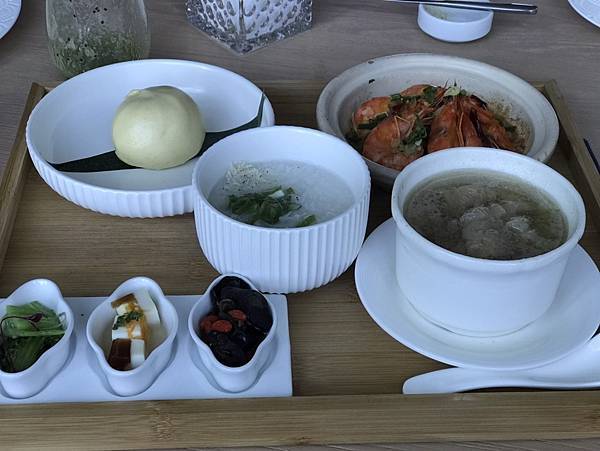 [高雄飯店] 親子不友善,但服務超級友善且極致奢華的藝術酒店