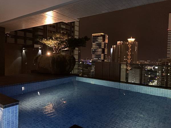 [高雄飯店] 親子不友善,但服務超級友善且極致奢華的藝術酒店