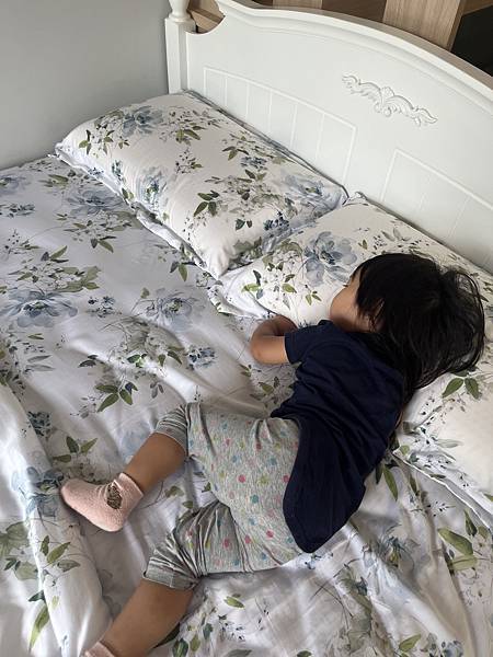 橘家床墊青埔門市--舒適高品質的床墊,諾寶試躺後都說好舒服喔 橘家床墊青埔門市--舒適高品質的床墊,諾寶試躺後都說好舒服喔