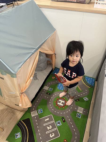 橘家床墊青埔門市--舒適高品質的床墊,諾寶試躺後都說好舒服喔 橘家床墊青埔門市--舒適高品質的床墊,諾寶試躺後都說好舒服喔