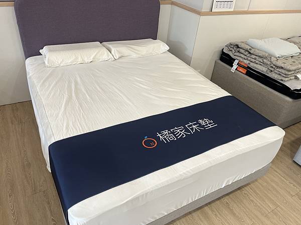 橘家床墊青埔門市--舒適高品質的床墊,諾寶試躺後都說好舒服喔 橘家床墊青埔門市--舒適高品質的床墊,諾寶試躺後都說好舒服喔