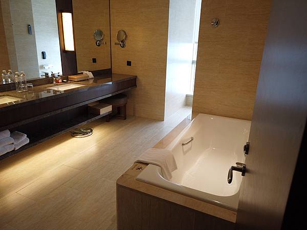 『萬豪集團』台北南港六福萬怡套房開箱---第一次住到六福萬怡