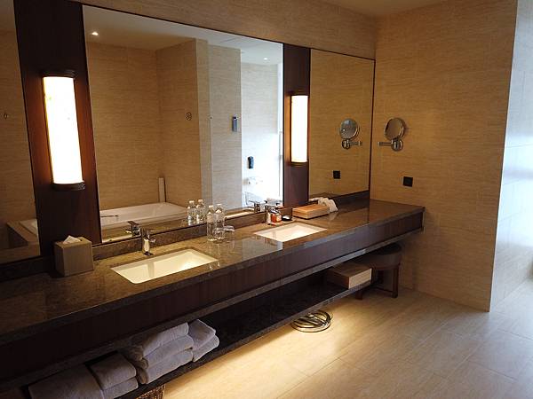 『萬豪集團』台北南港六福萬怡套房開箱---第一次住到六福萬怡